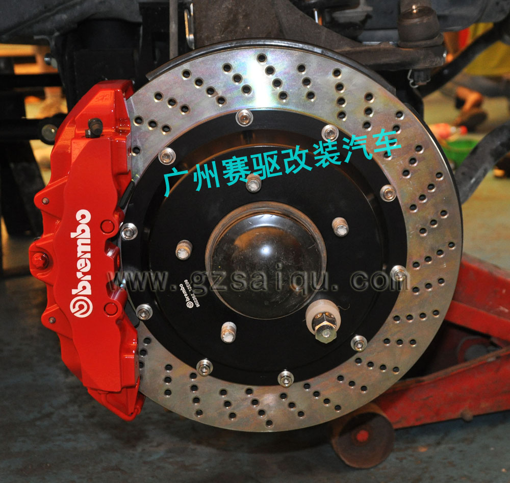 意大利改裝剎車(chē)BREMBO八活塞卡鉗