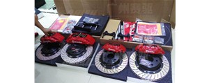 福特GMC房車定制最大brembo剎車鮑魚終于到貨了