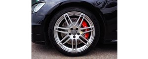 奧迪A6剎車(chē)升級(jí)前置brembo V6配380孔盤(pán)后輪升級(jí)370孔盤(pán)！